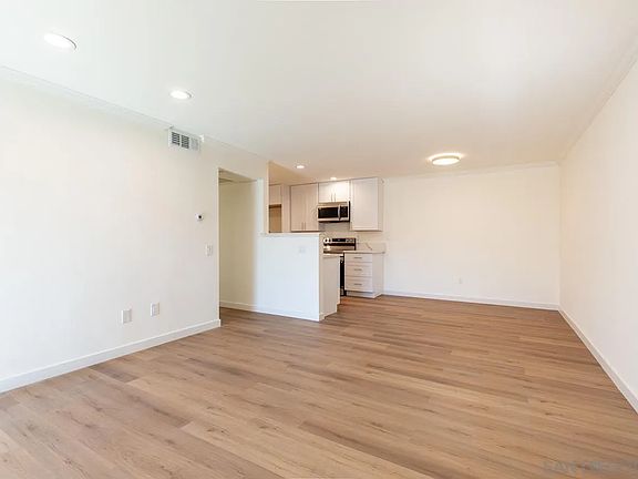 3rd image of 174 Chambers St Unit 1