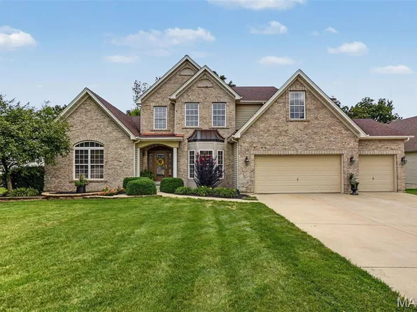 1052 Brook Mont Dr, O'Fallon, MO 63366
