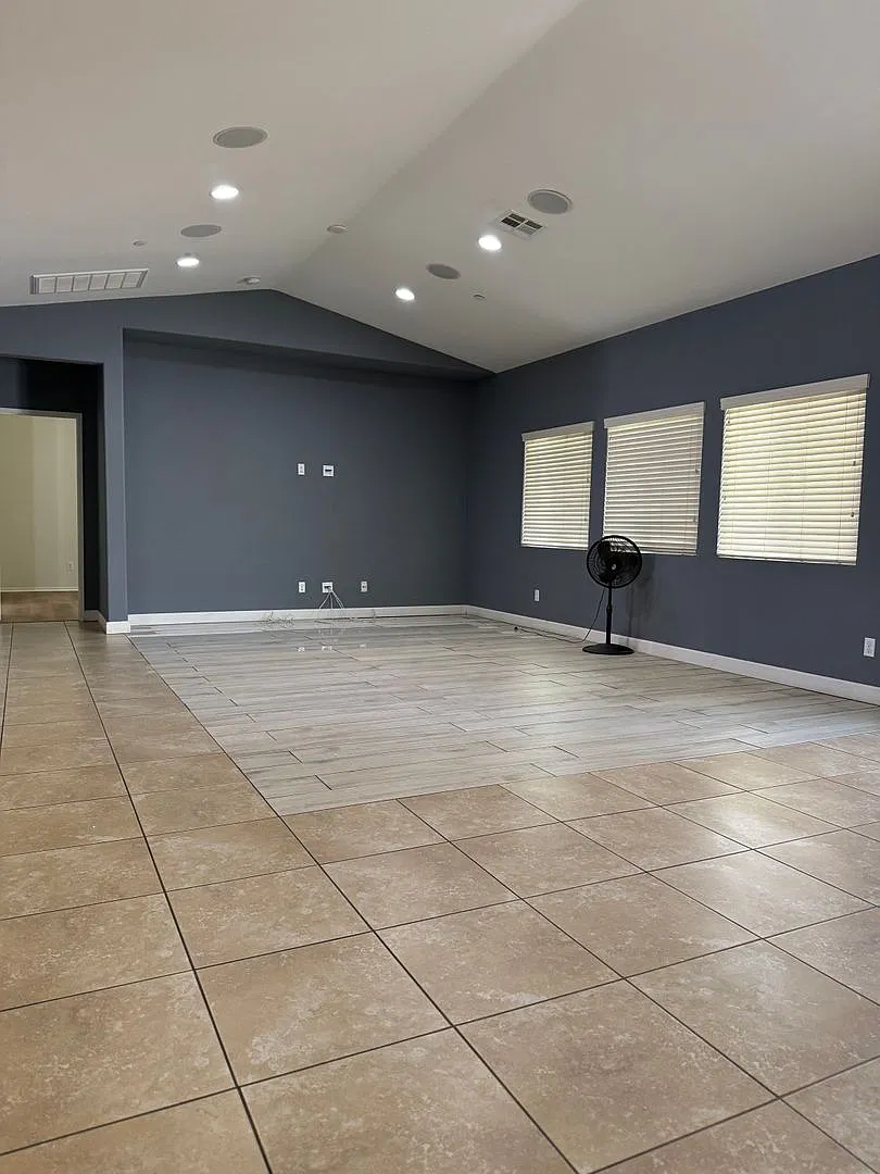 6 bed, 3.0 bath, 2782 sqft, $3,400 — Photo 2