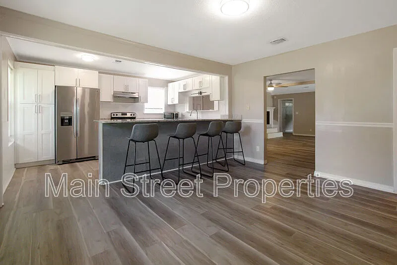 4 bed, 2.5 bath, 1764 sqft, $1,850 — Photo 2