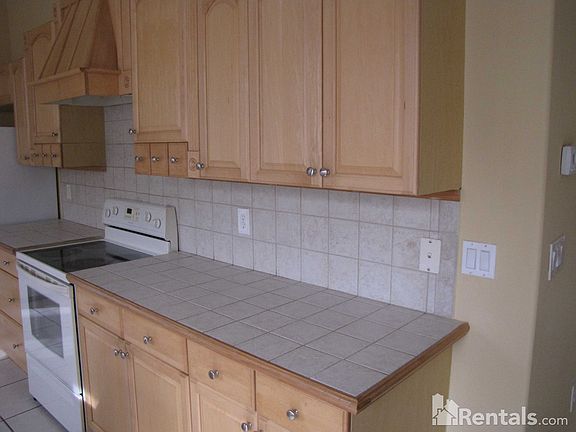 3rd image of 38 Robinson Dr