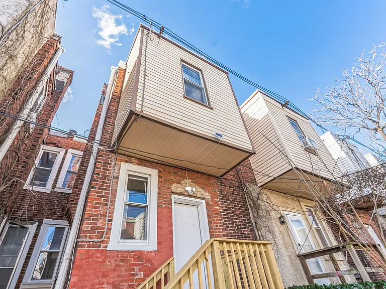 241 S Ithan St — Photo 2