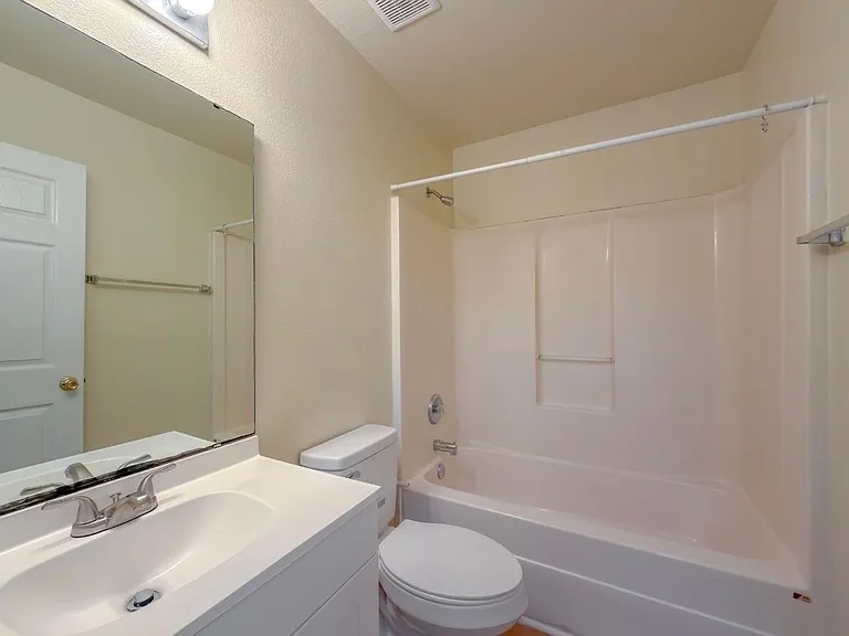 836B W Georgia St — Photo 11