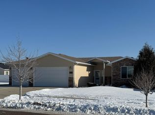 1029 Calvert Dr, Bismarck, ND 58503