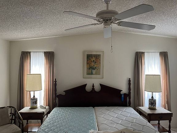 5th image of 48 Winthrop Ln