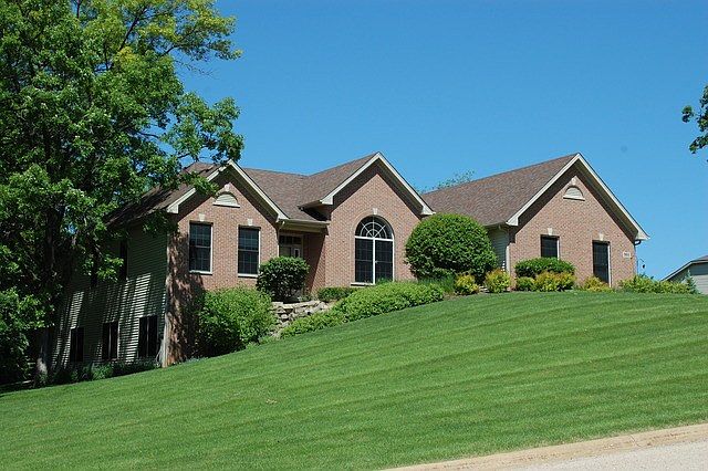 2nd image of 901 Ridgeway Trl
