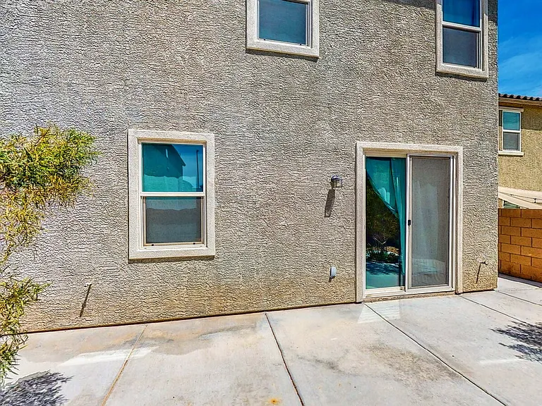 9733 Cluny Ave — Photo 41