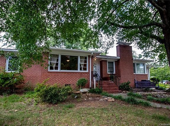2nd image of 329 Club House Dr