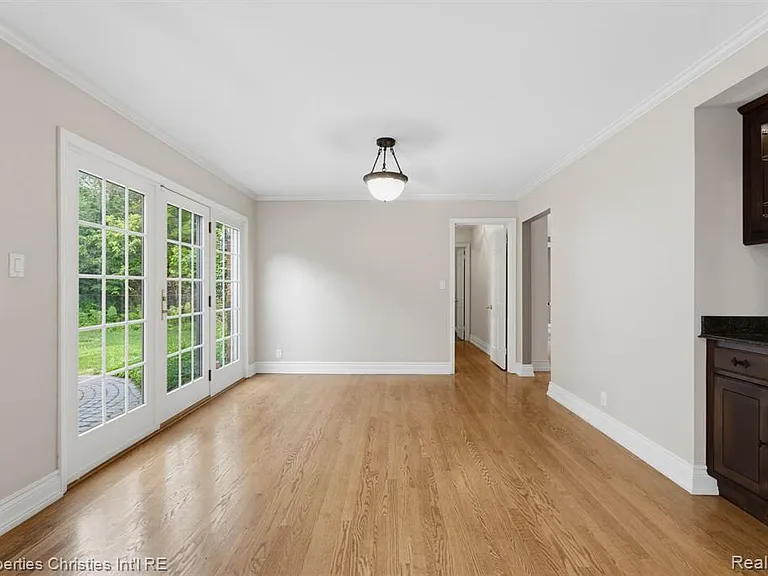 1688 Northlawn Blvd — Photo 11