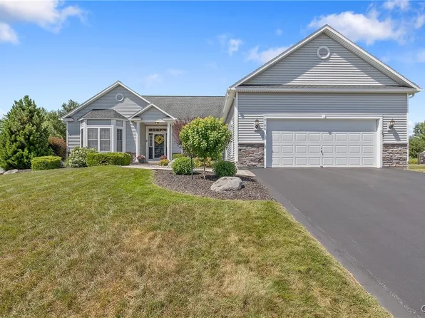 5186 Lyle Dr, Clay, NY 13041