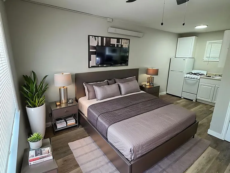 Creekside Apartments — Photo 7
