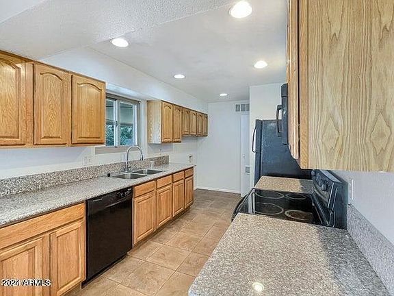 4th image of 3215 W VOLTAIRE Avenue