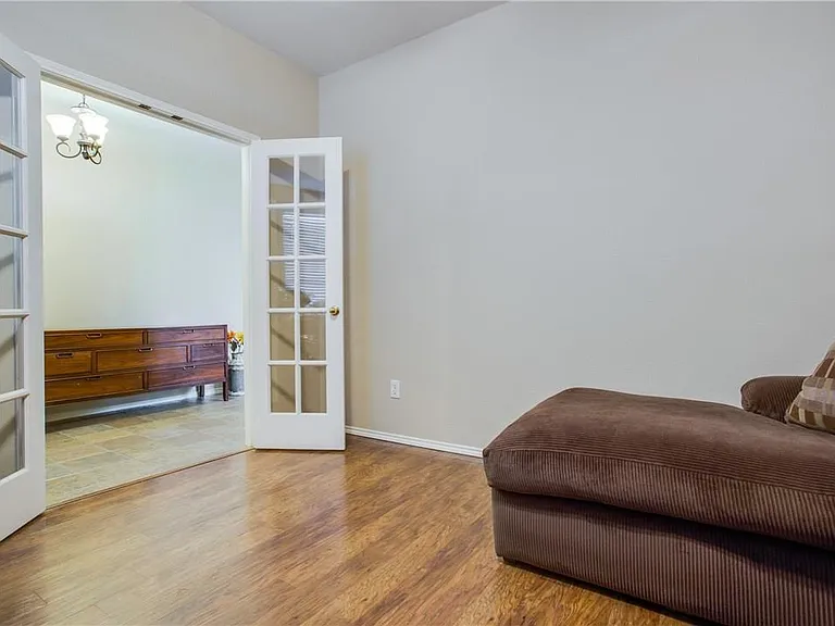 2808 Cypress Point Dr — Photo 4