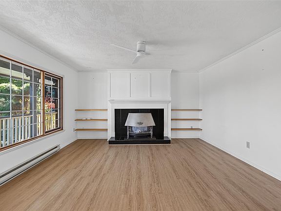 5th image of 1582 Wilmot Ave