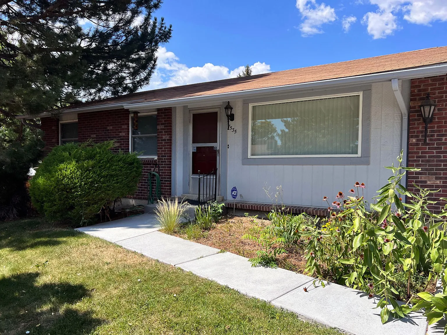 3 bed, 1850 sqft, $2,547 — Photo 2