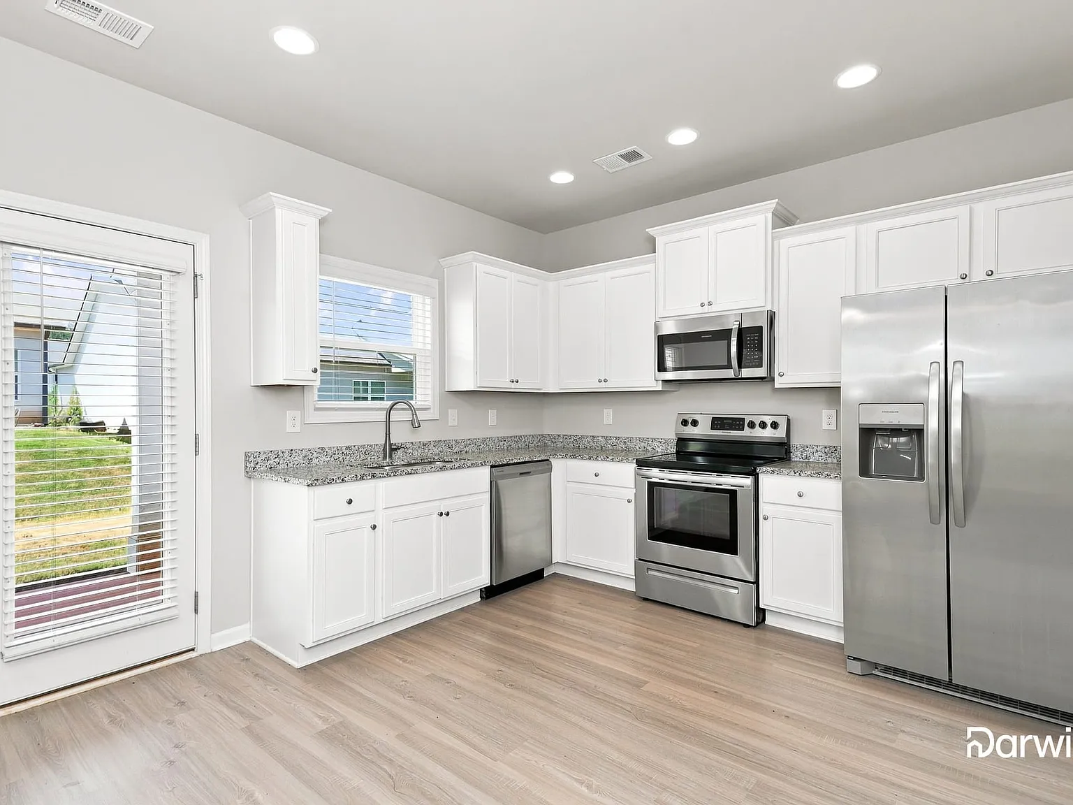4 bed, 2.0 bath, 1720 sqft, $1,730 — Photo 2