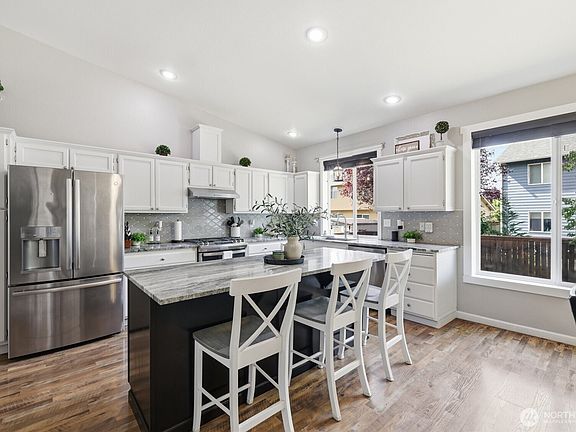 5th image of 9113 191st Street E