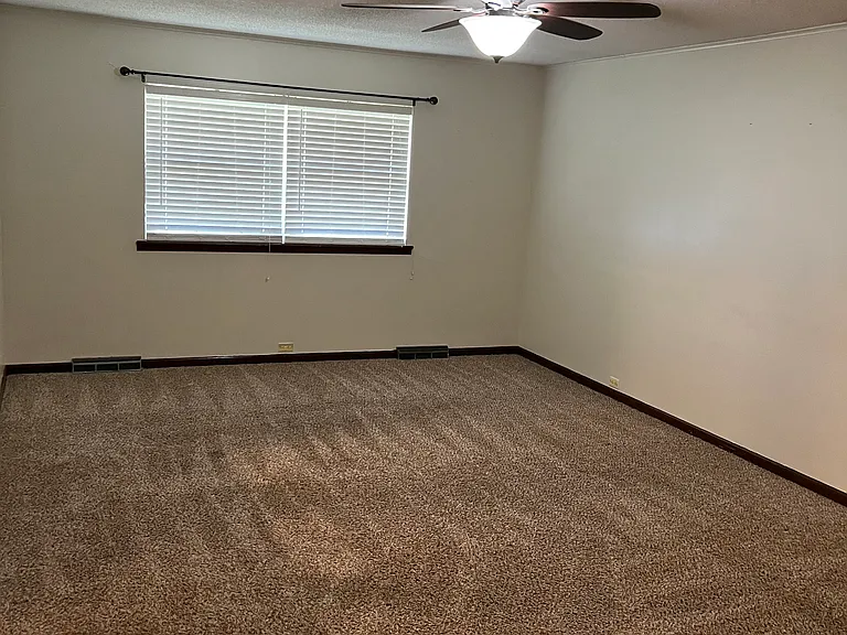 330 E Breckenridge Rd — Photo 11