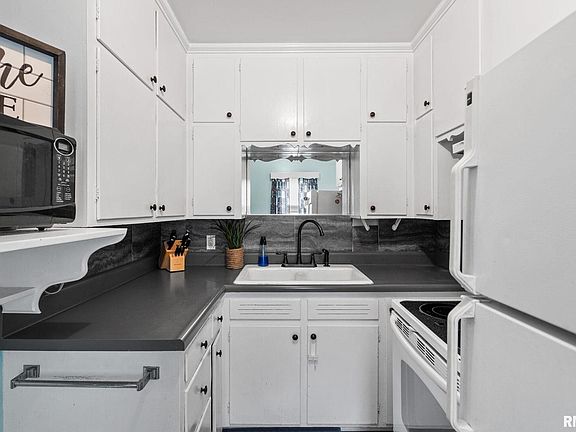 5th image of 3844 Sturdevant St