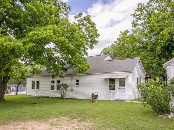 400 N Brazos St, Burton, TX 77835