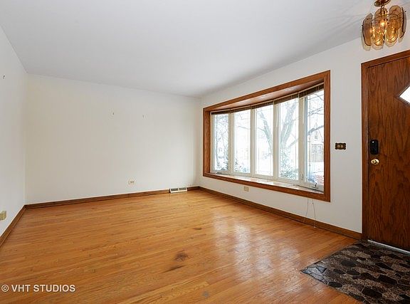 3rd image of 6508 N Nordica Ave