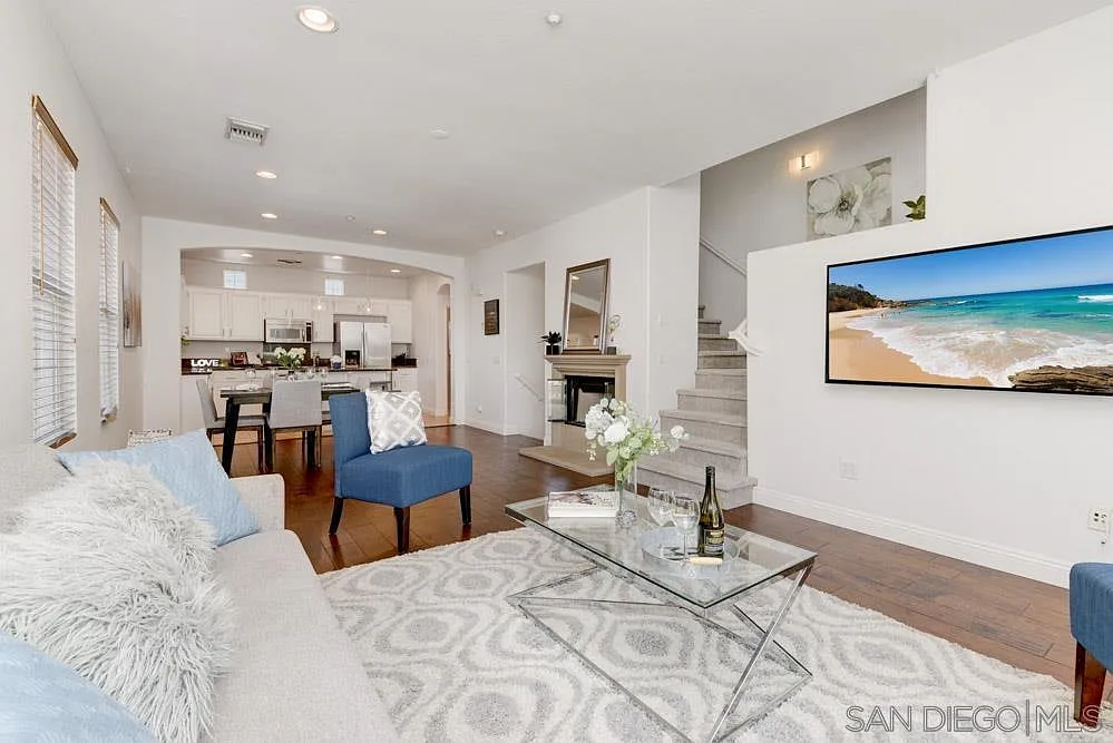3 bed, 3.5 bath, 1498 sqft, $3,900 — Photo 1