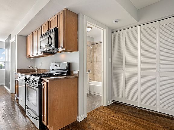 3rd image of 7616 N Marshfield Ave APT 510