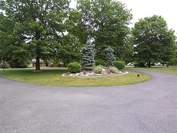 4th image of 1039 Honeysuckle Dr