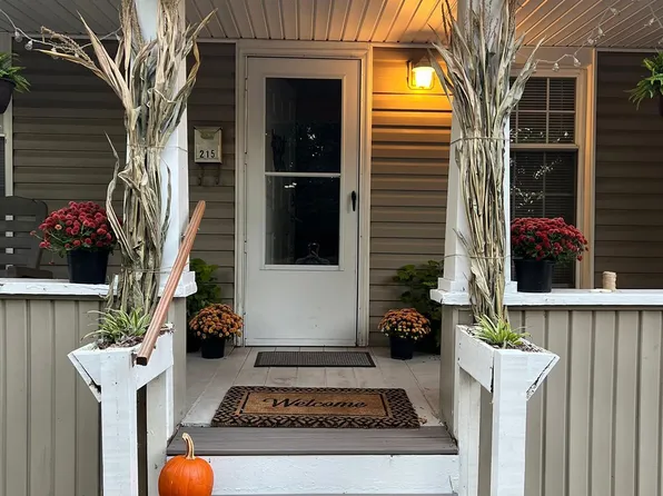 215 W Sibley St, Howell, MI 48843