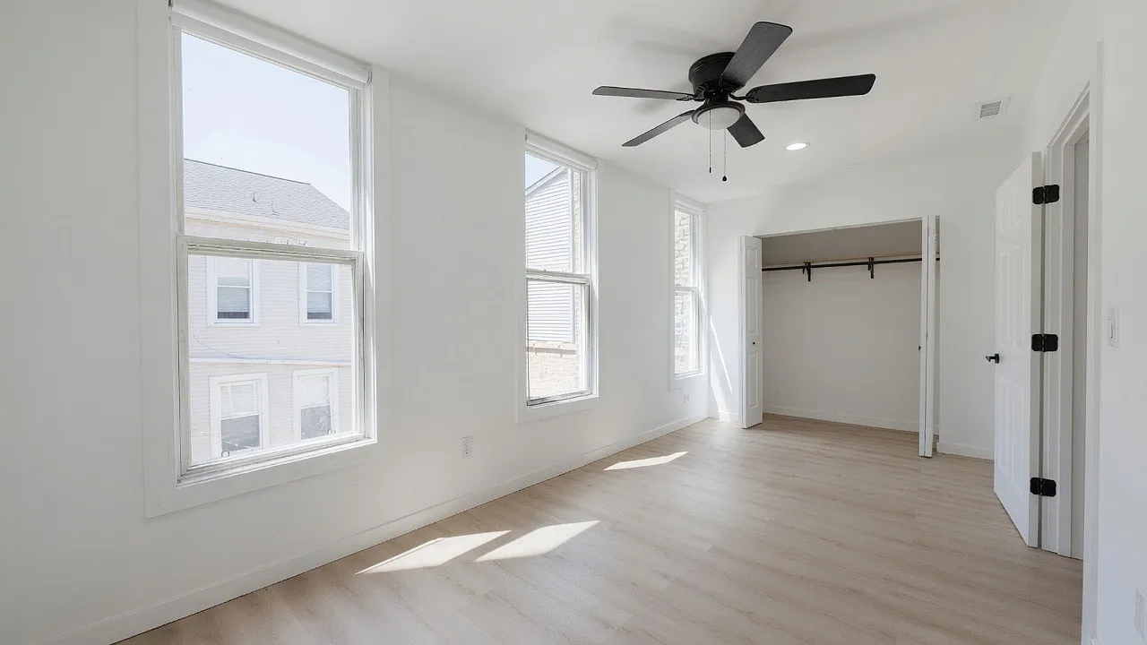 2 bed, 1.0 bath, $2,600 — Photo 4