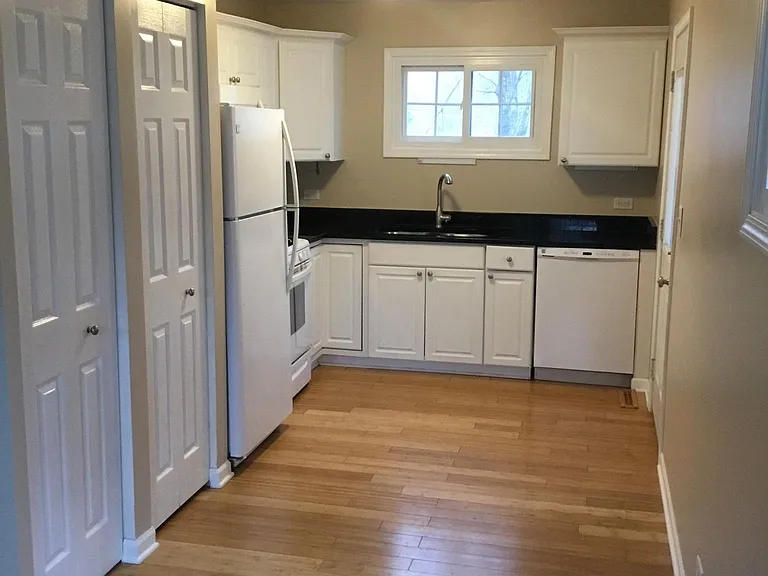 209 Meadow Ln — Photo 4