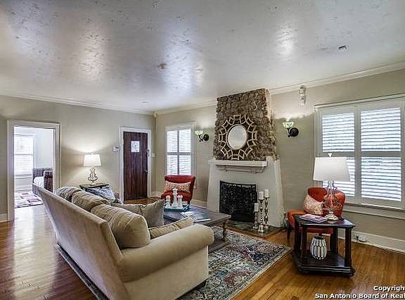 3rd image of 117 E Lullwood Ave