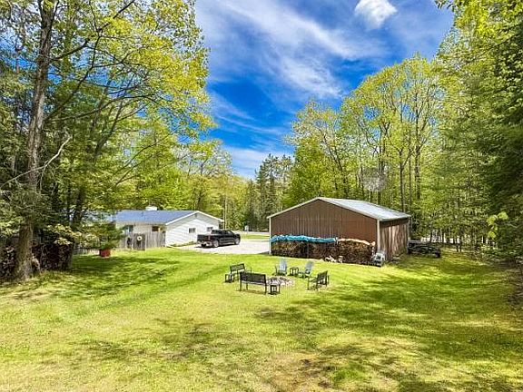 3rd image of 5865 N Mount Maria Rd