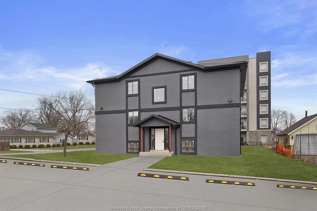2 bed, 1000 sqft, $1,995 — Photo 1