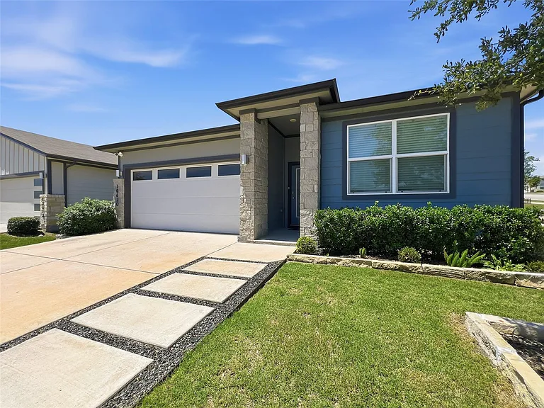 10620 Deaton Ln — Photo 4