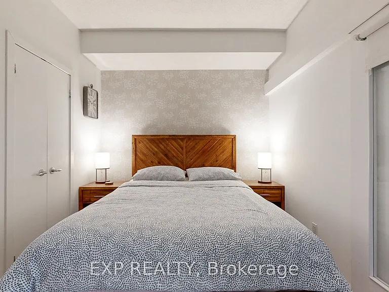 8 York St #2404 — Photo 16