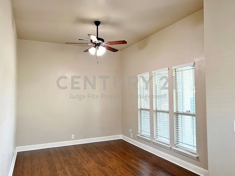 6613 Meadow Glen Dr — Photo 7