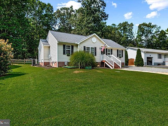 3rd image of 111 Patrick Henry Dr