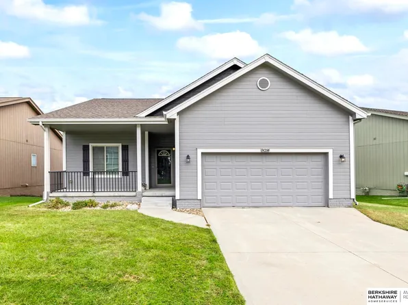 14214 Wood Valley Dr, Omaha, NE 68142