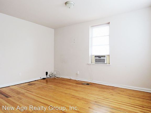 3rd image of 525 N 32nd St