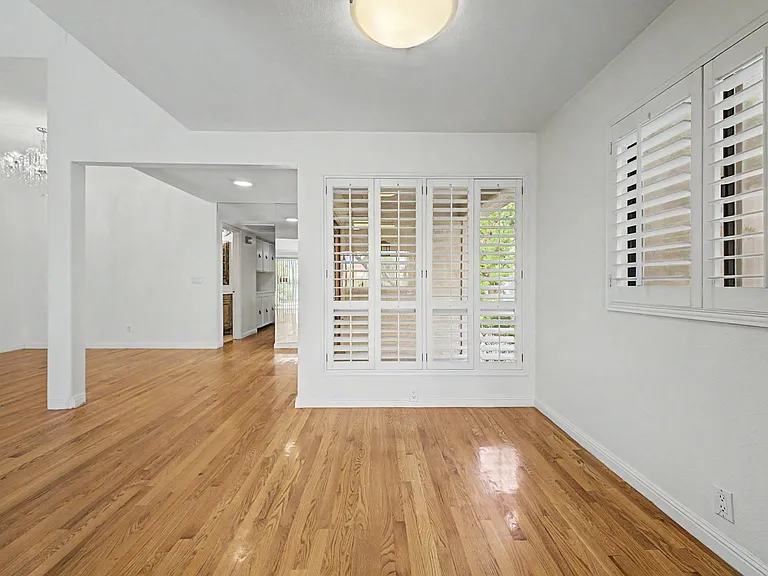 3145 Bel Air Dr — Photo 10