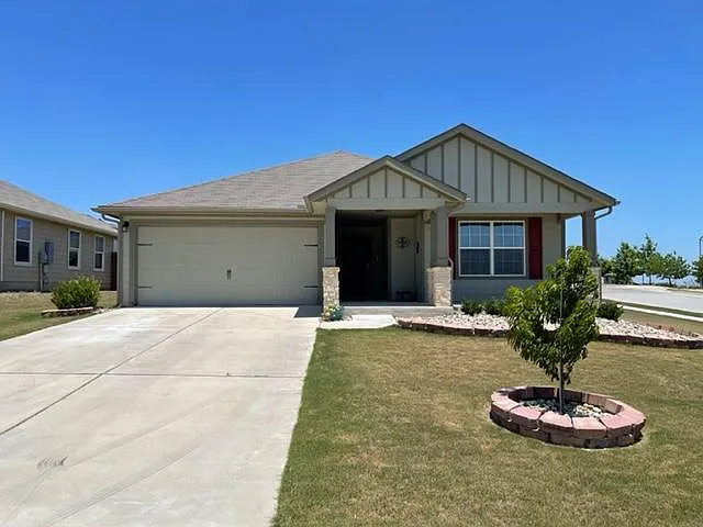 136 Denton Dr — Photo 2