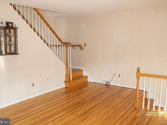 5th image of 10913 Carey Pl