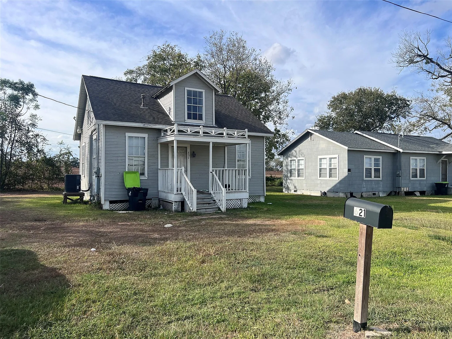 3 bed, 1.0 bath, 1272 sqft, $1,100 — Photo 2