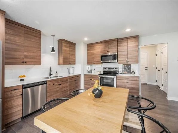 3703 SW Walsh Dr, Lees Summit, MO 64082