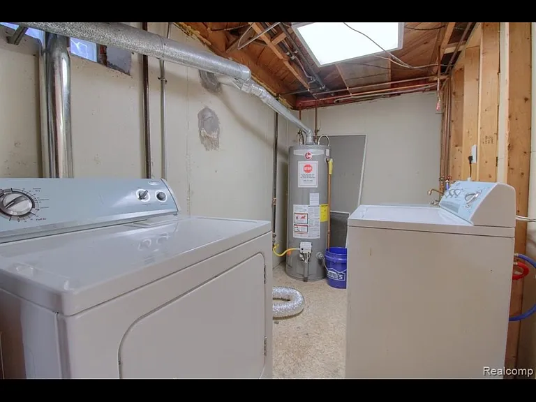 9884 Hubert Ave — Photo 16