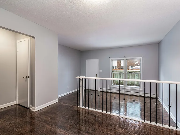 610 Surrey Ln — Photo 24