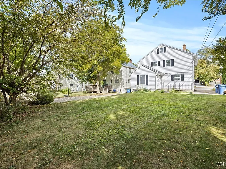 80 Capen Blvd — Photo 32