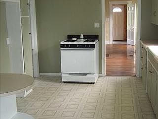 3rd image of 153 Pine St