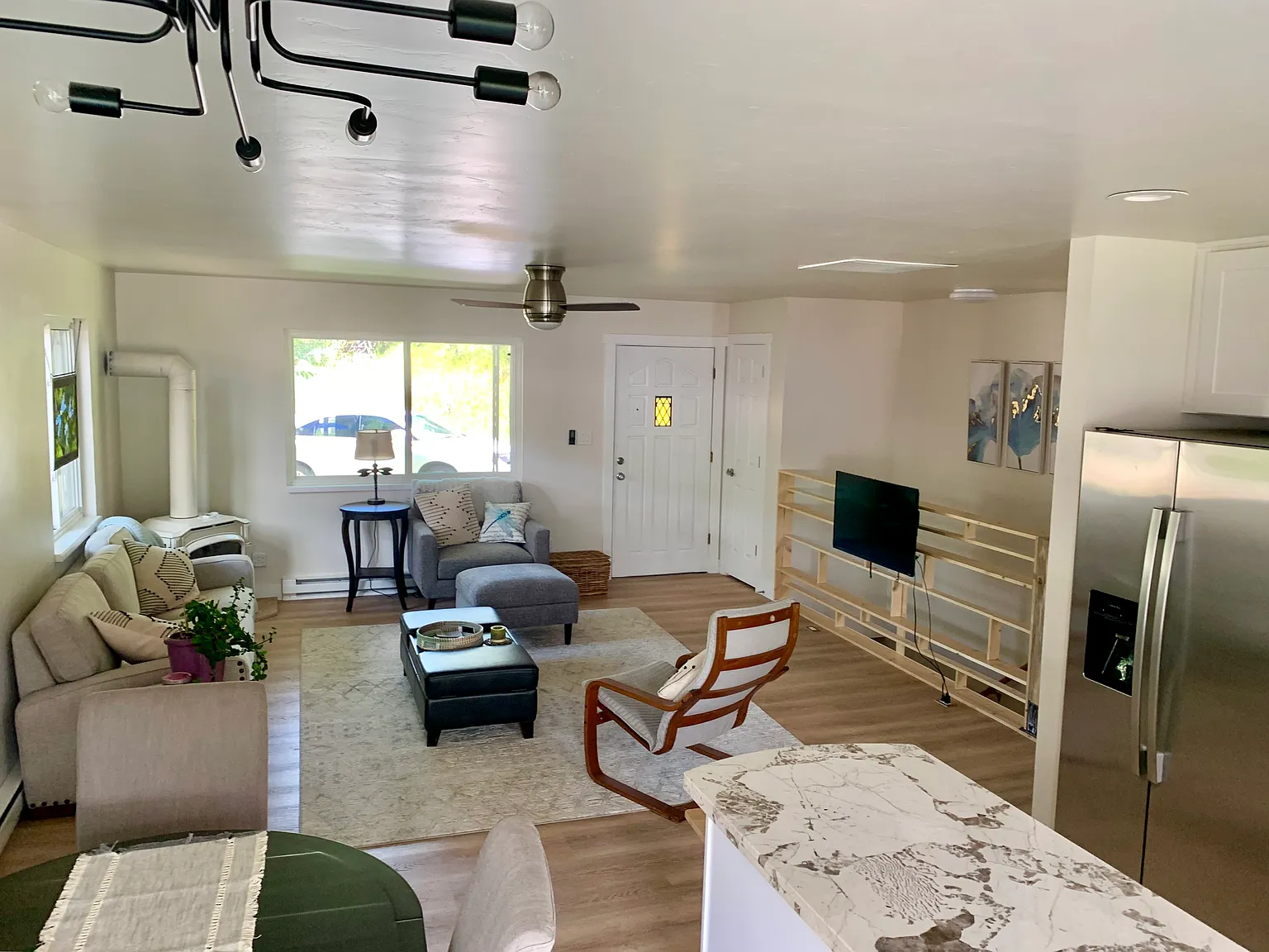 4 bed, 1650 sqft, $3,200 — Photo 2